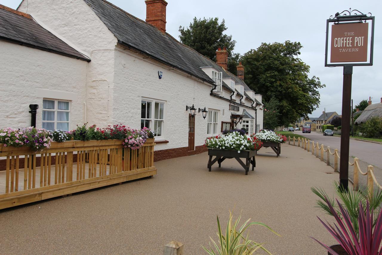 The Coffee Pot Tavern Bed and Breakfast Potterspury Esterno foto